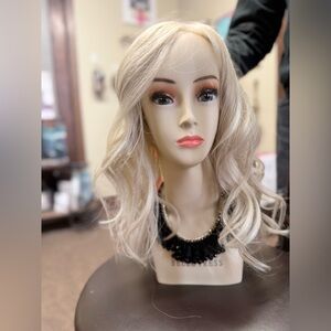 Raquel Welch topper “Top Billing Wavy 14”